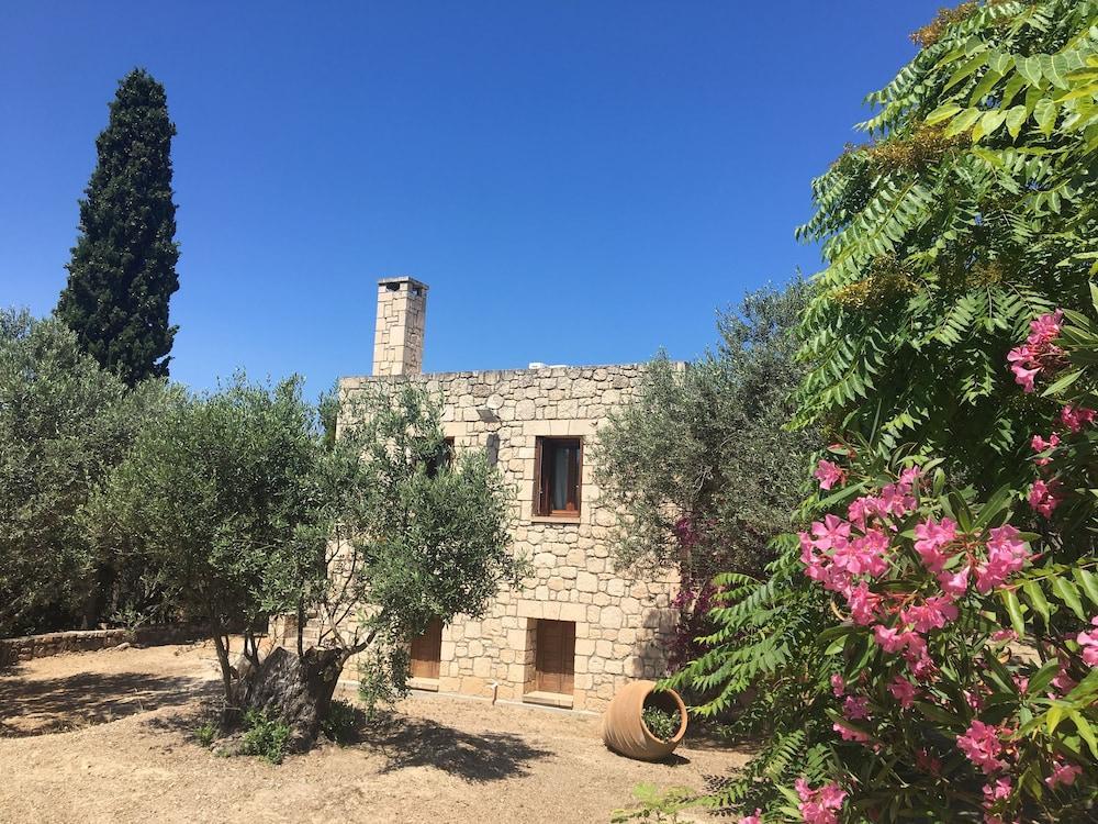 Pyrgos Ralli Estate Guesthouse Aegina Exterior photo